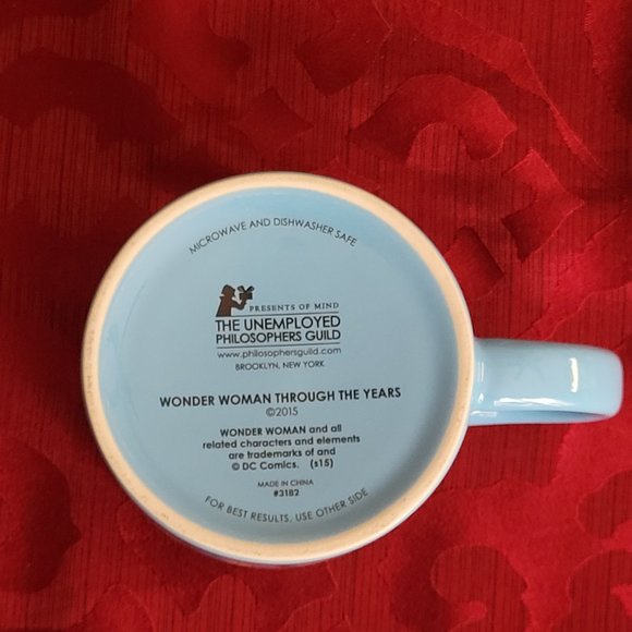 Wonder Woman "Through the Years" Mug Unemployed Philosopher's Guild 2015 - Picture 5 of 5